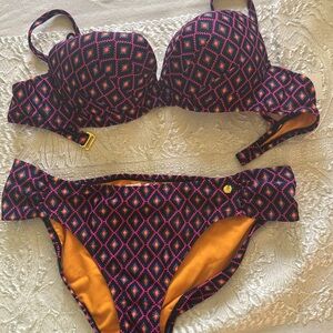 Raisins 2 piece Bikini Size Large NWT Black Purple Geometric